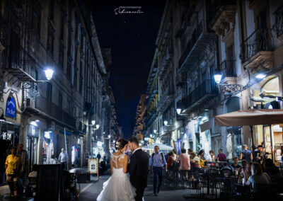 Sposi nelle vie di Palermo
